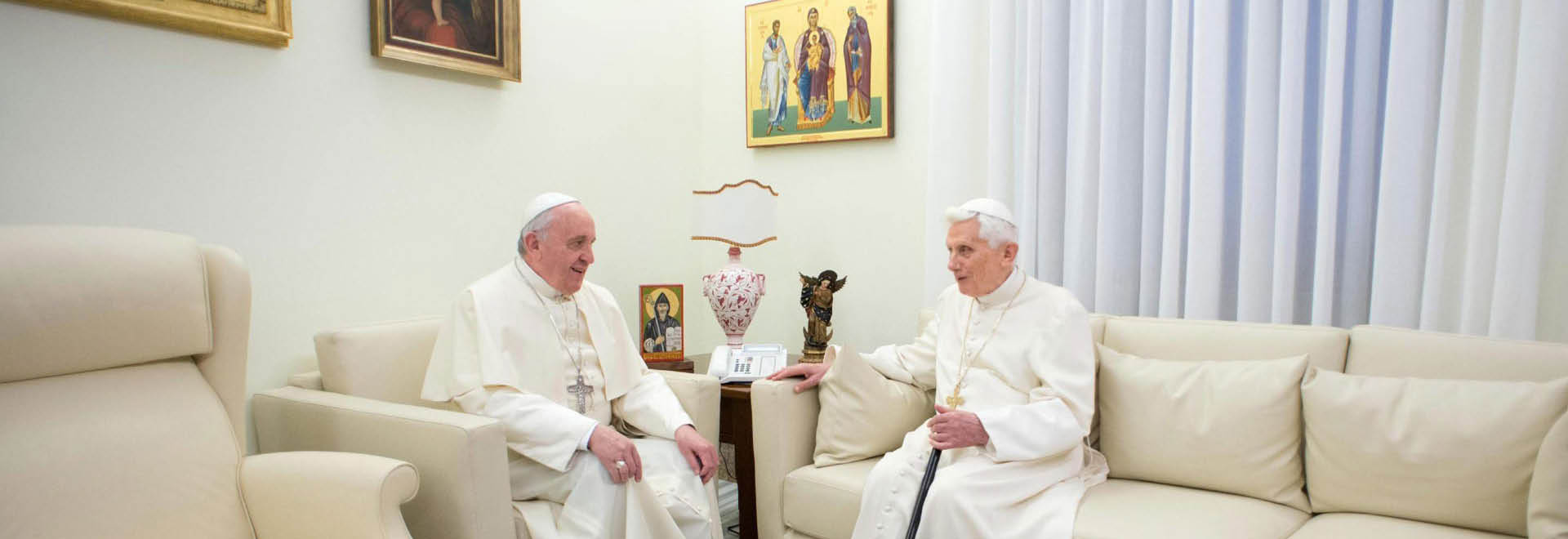 El Papa Emérito recibe homenaje en sus 65 años de ordenación presbiteral