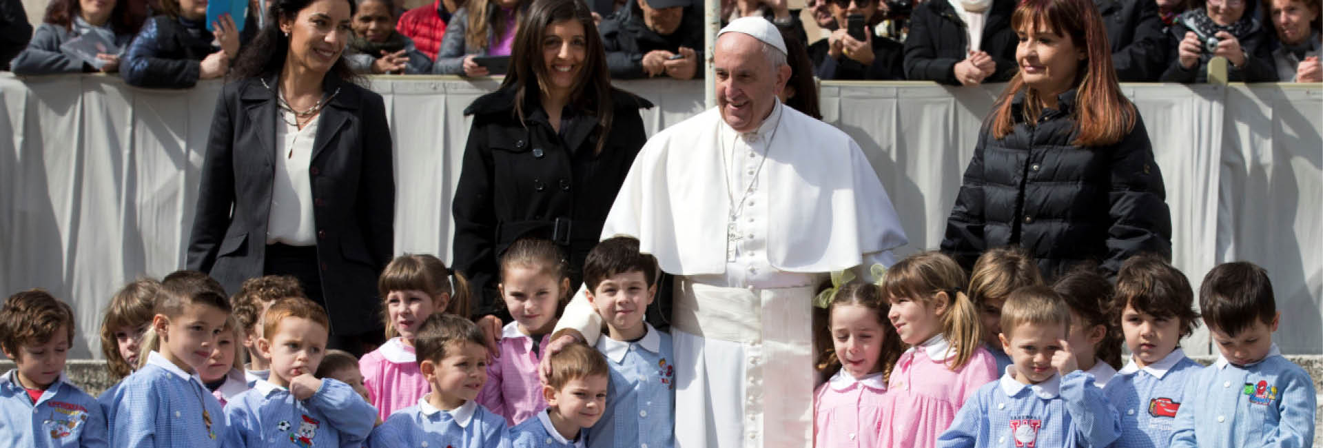 Cientos de fieles repiten en San Pedro: "Dios es más grande que nuestro pecado"