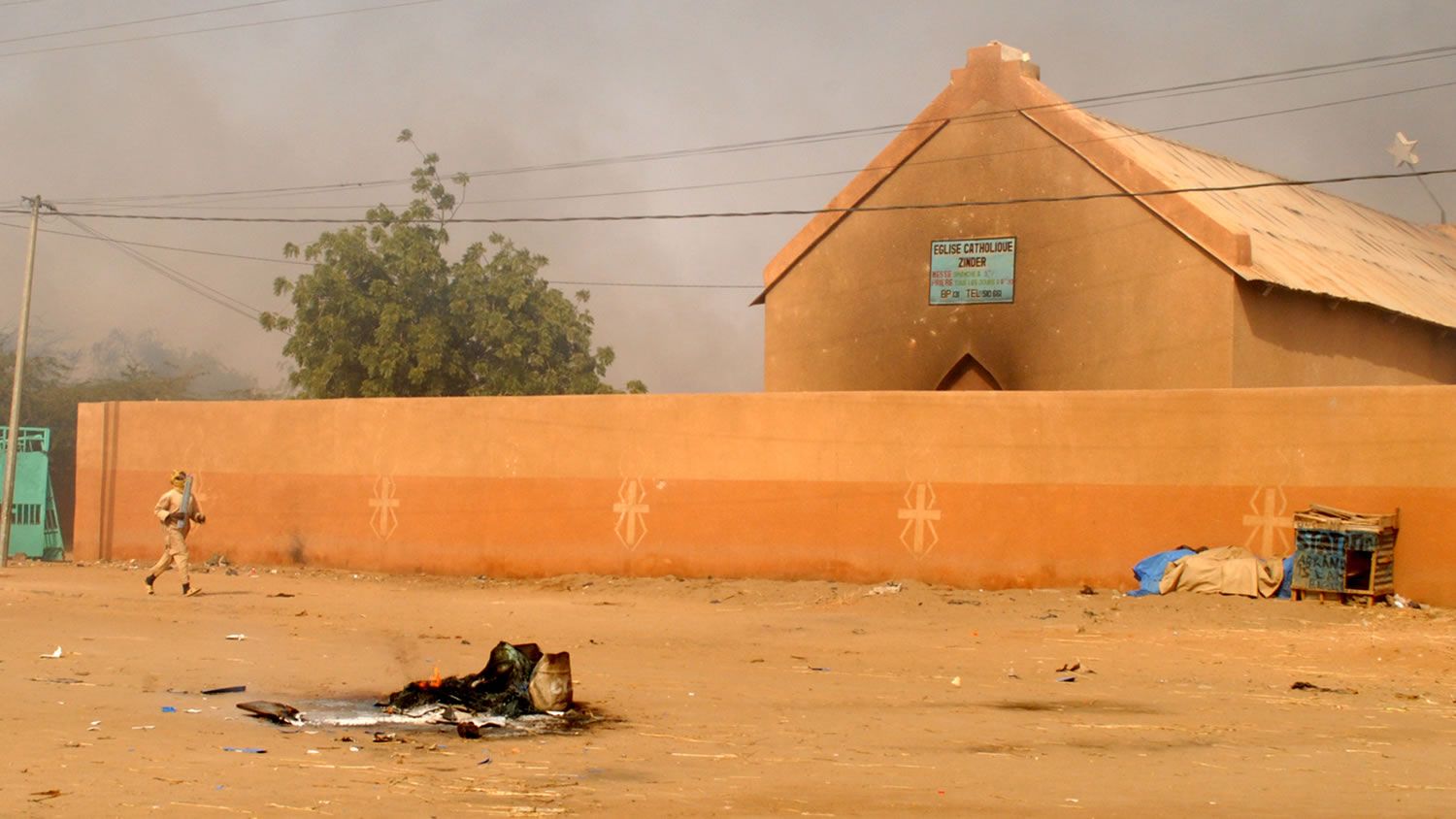 Ataques contra templos cristianos en represalia por las caricaturas de Charlie Hebdo