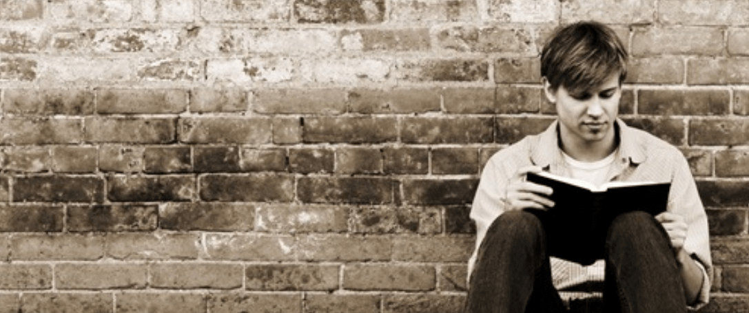 El Papa Francisco aconseja a los jóvenes 2 minutos para leer la palabra de Dios diariamente