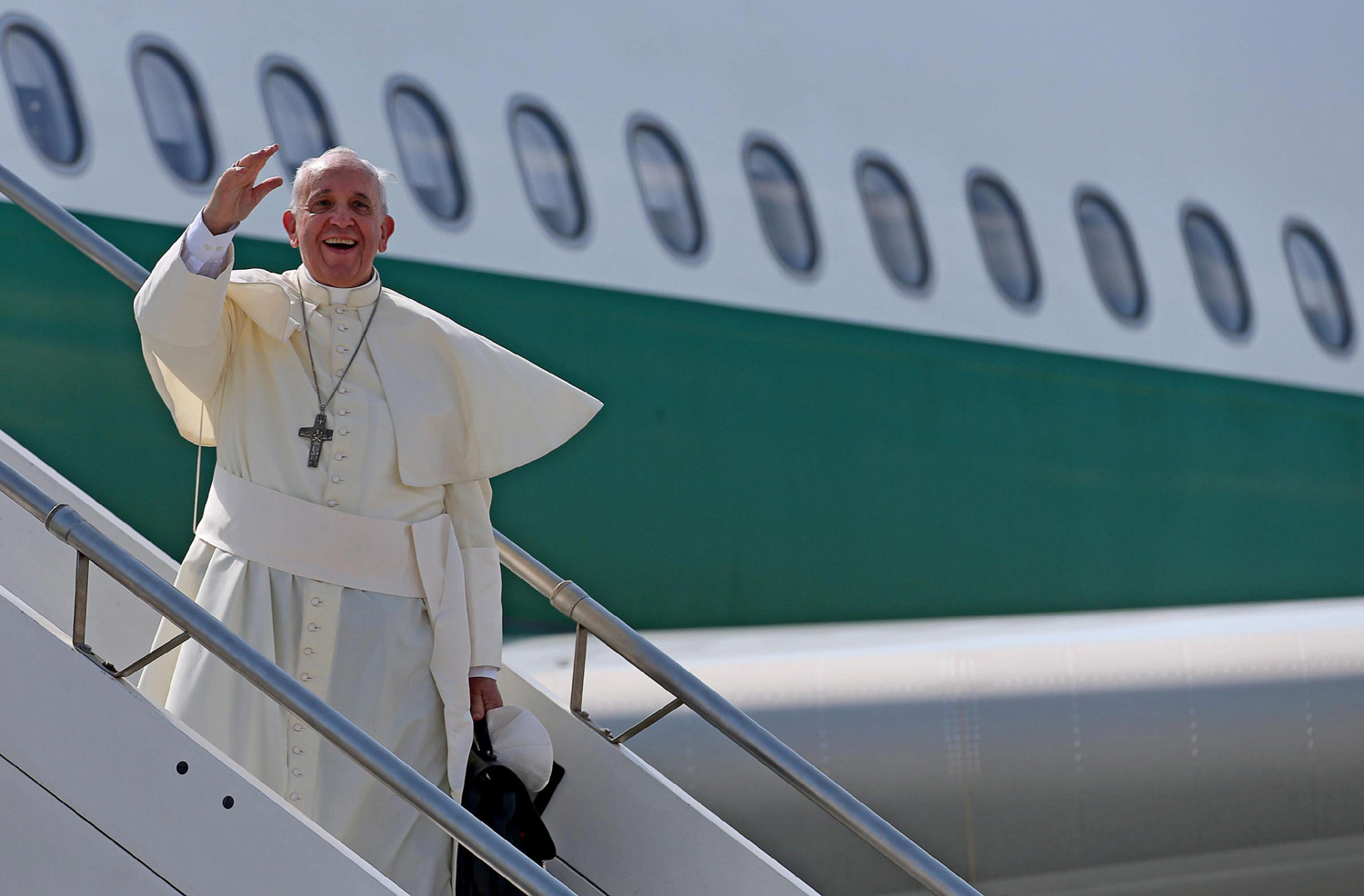 El papa Francisco partió rumbo a Tailandia y Japón