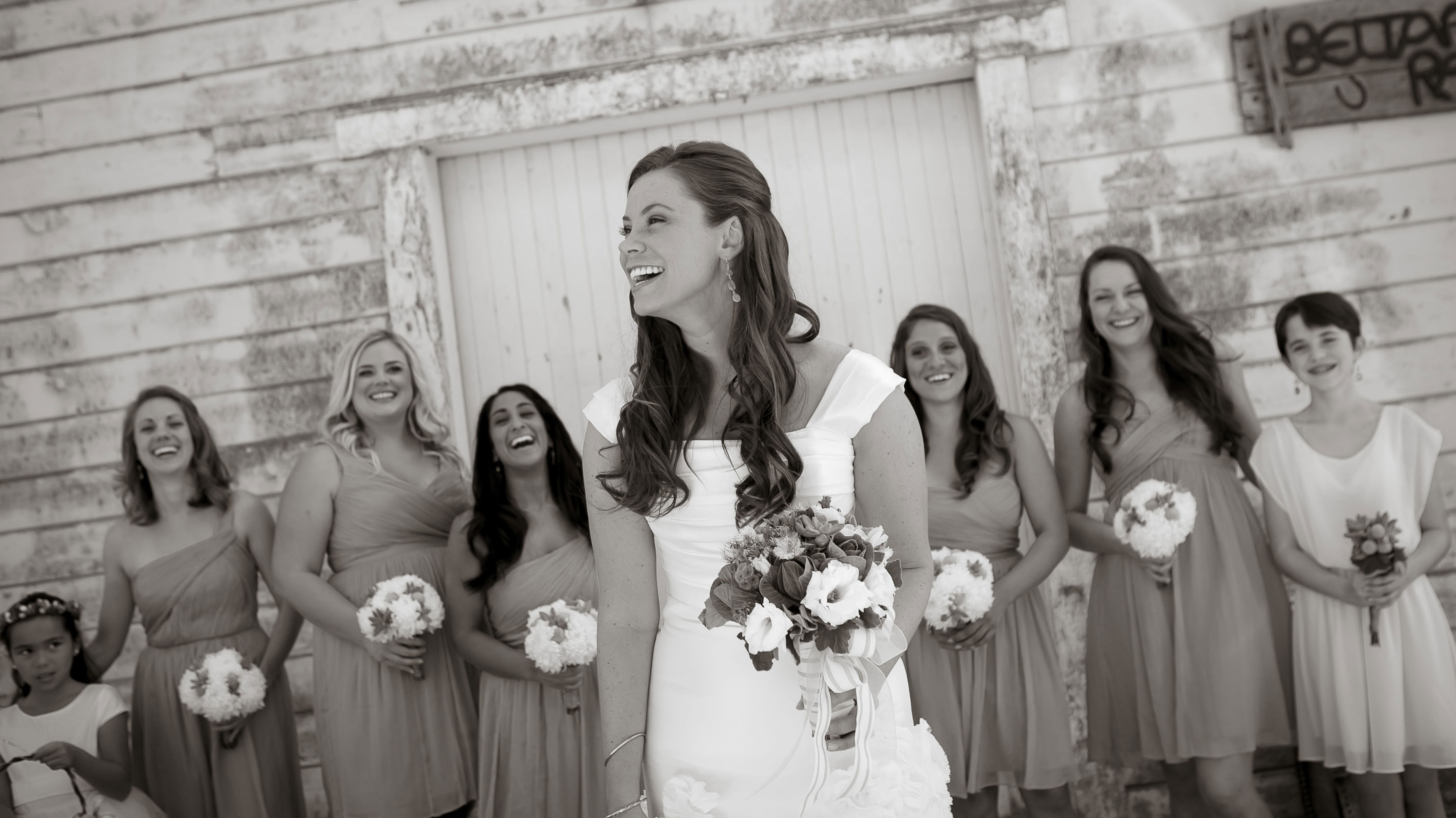https://arquimedia.s3.amazonaws.com/2/actualidad/brittany-maynard-and-bridesmaids-at-her-wedding-9-29-14jpg.jpg