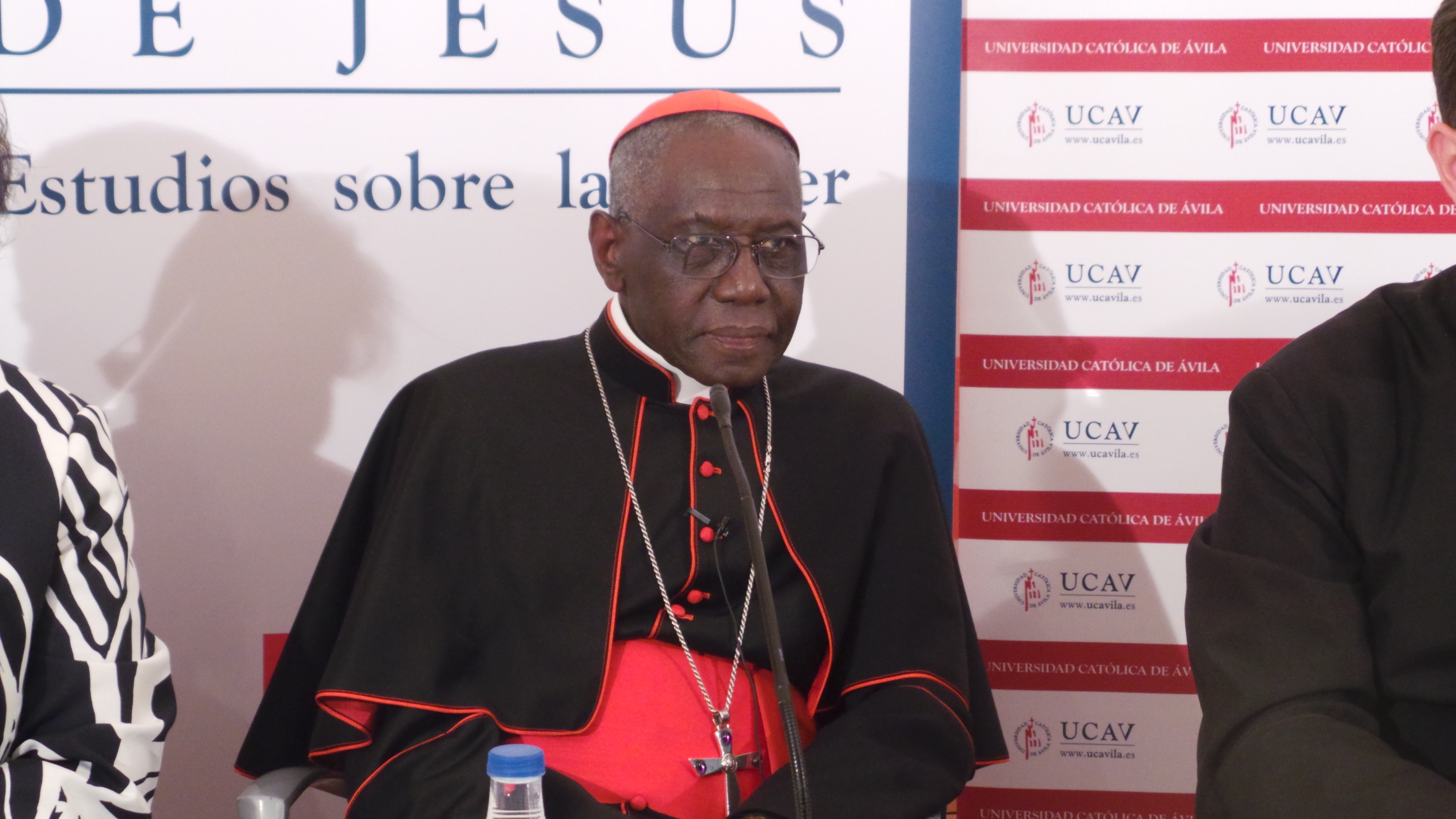 Francisco mueve la curia romana