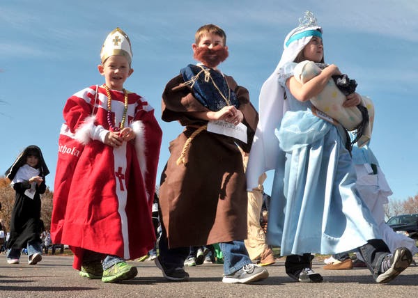 Propuesta familiar: celebrar a los Santos y olvidarse de Halloween