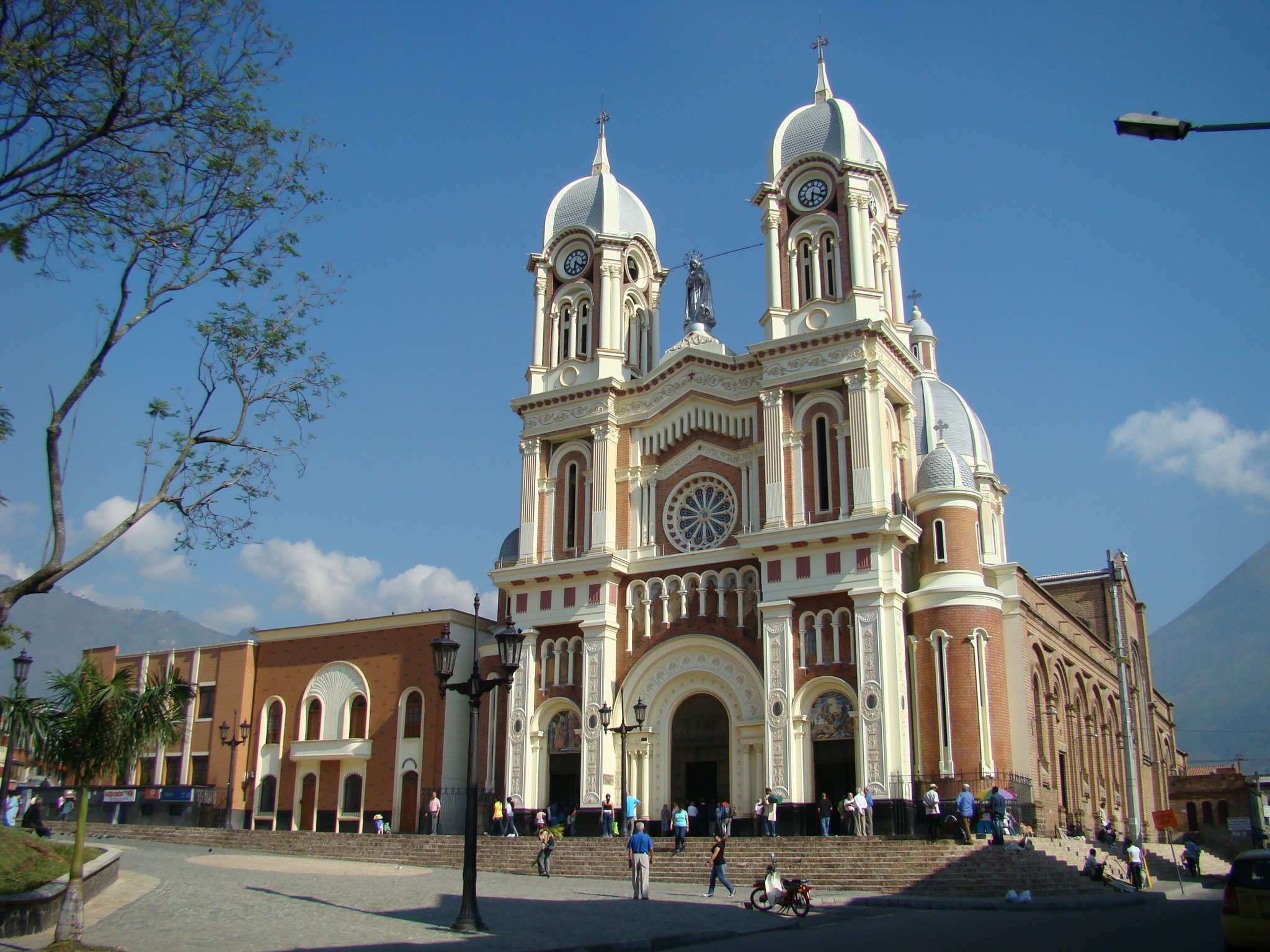 Asesinan  sacerdote por robarlo, en Bello
