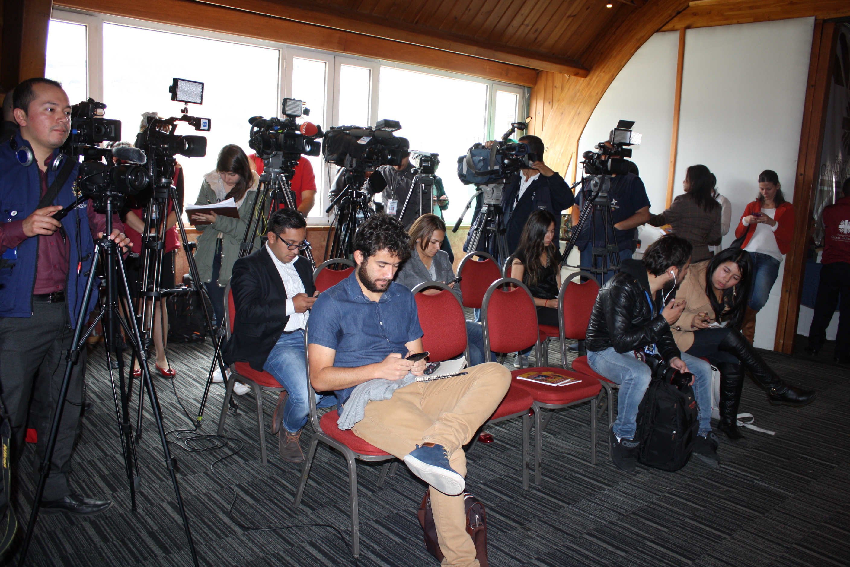 “El verdadero trabajo del periodista es llegar lo más cercano a la verdad de los hechos y no decir o escribir cosas que se sabe que no son verdad”: Francisco a los periodistas