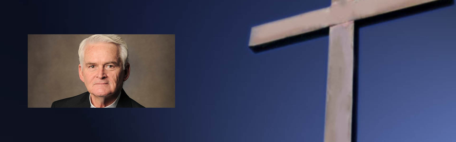 Monseñor Max Davis fue absuelto de los cargos por abuso en Australia