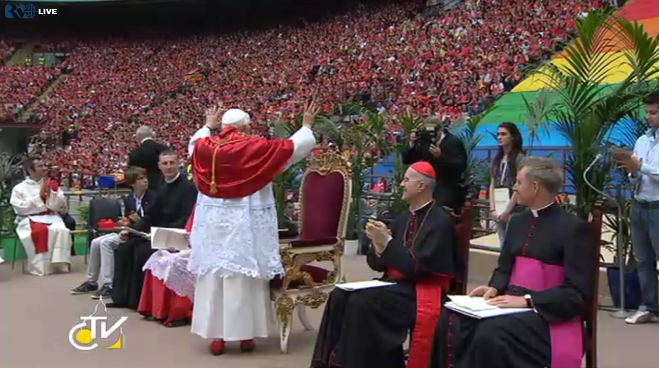 Benedicto XVI cuenta, en entrevista al diario La Repubblica, porqué tomó la decisión de renunciar