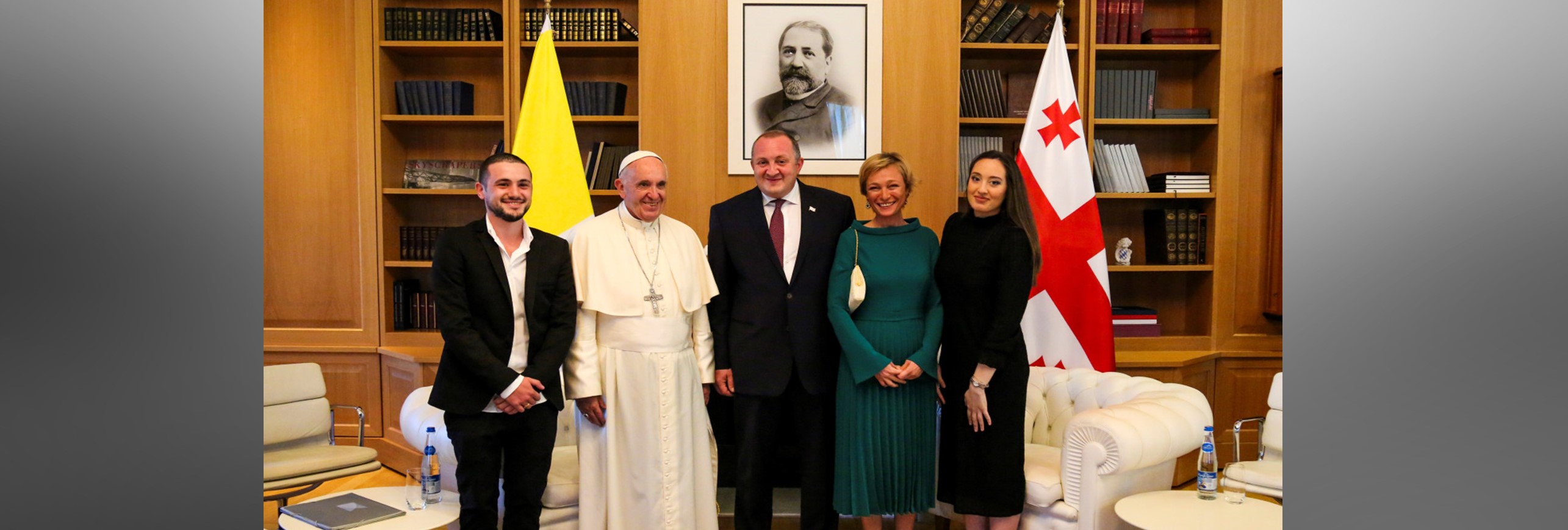 Francisco preside una Eucaristía para 500 católicos