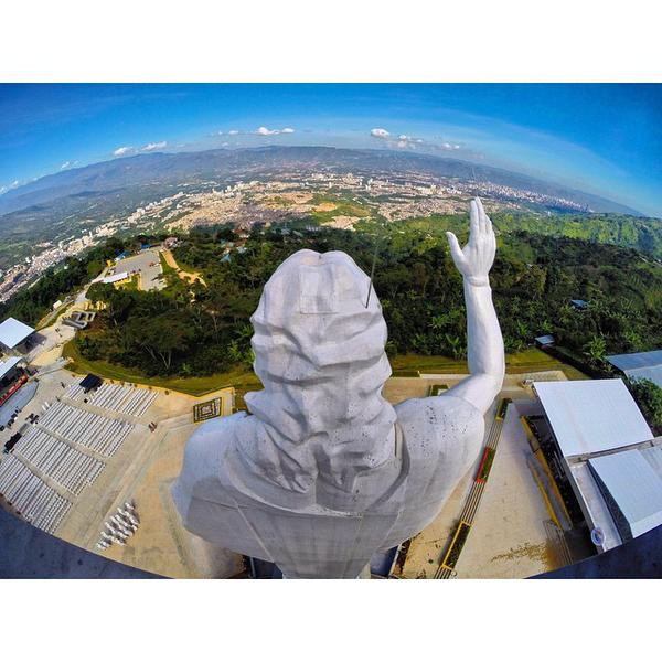 La escultura más alta de Colombia es una imagen religiosa
