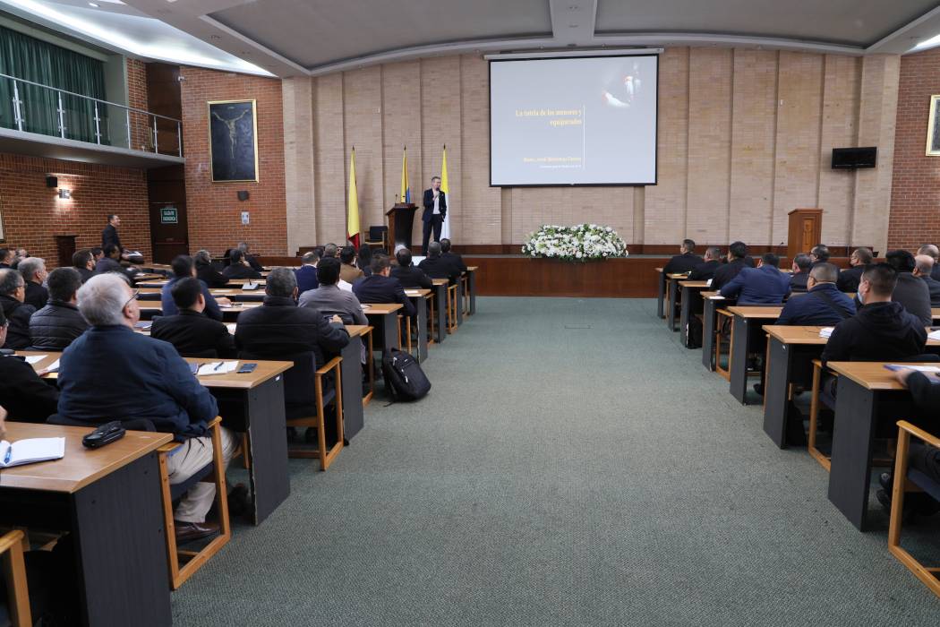 Iglesia en Colombia continúa actualizándose en Derecho Canónico