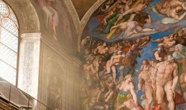 En los Museos Vaticanos se celebra el encuentro internacional ‘Compartiendo la esperanza. Horizontes para el patrimonio cultural’, promovido con el Dicasterio para la Cultura y la Educación con ocasión del Jubileo de los Artistas y del Mundo de la Cultura. Asisten aproximadamente 130 personas, entre gestores de museos, operadores de arte, académicos e instituciones culturales. El objetivo es explorar nuevos lenguajes y estrategias para la valorización y transmisión del patrimonio religioso y artístico. “Co