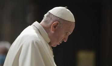 El Papa es hospitalizado para tratamiento médico por bronquitis