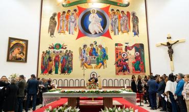 Con obra iconográfica de gran dimensión, parroquia Santa María del Camino presenta catequesis sobre misterios de la fe